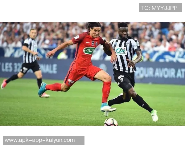 朗斯时隔19年重返法甲榜首托万双响助球队逆转昂热